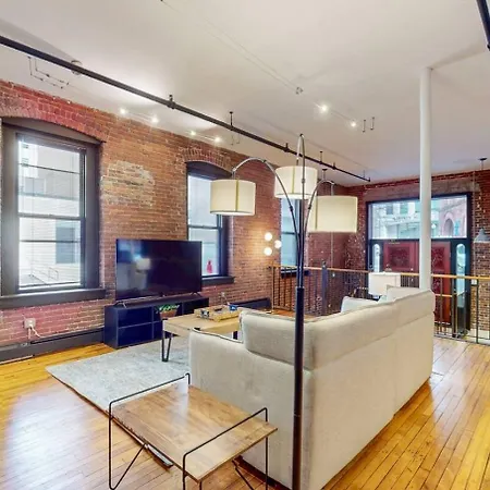Expansive Back Bay 2-Level Loft, Sleeps 6, 2B2B Apartment